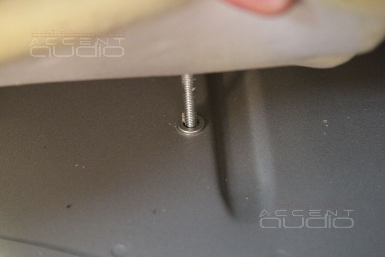 Установка усилителя и аудиопроцессора в Volvo XC70