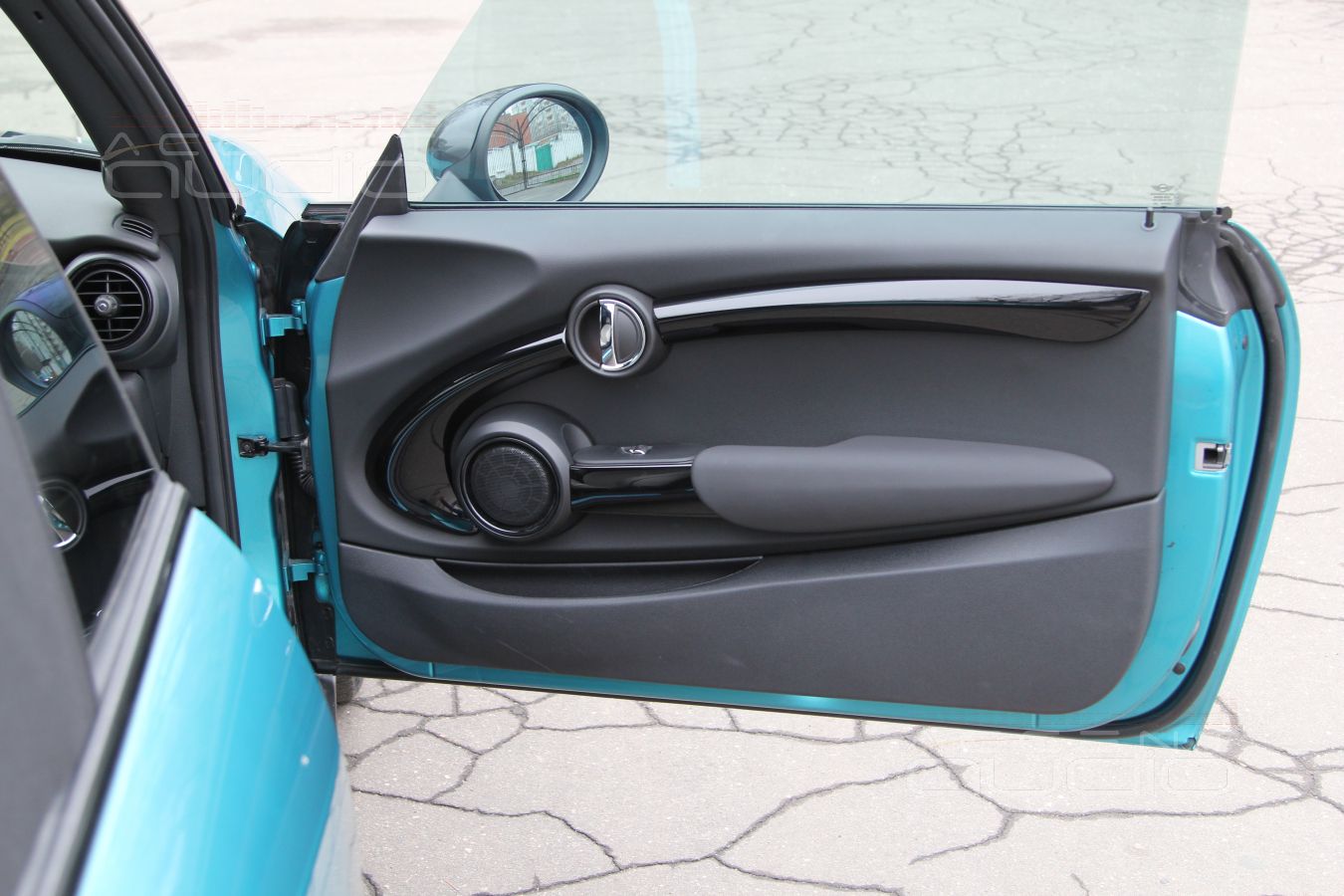 Среднечастотные динамики ScanSpeak 12W/452G00 и их оригинальная установка в Mini