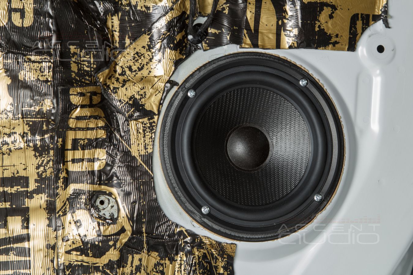 Аудиоподготовка, новые, быстрые и плотные мидбасы SOAudio в дверях Opel Zafira Life