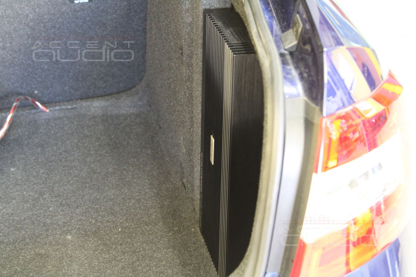 Установка усилителя и аудиопроцессора: второй вариант