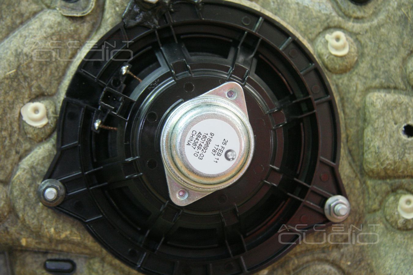 Установка среднечастотных динамиков (midrange) в штатные места BMW 523i F10