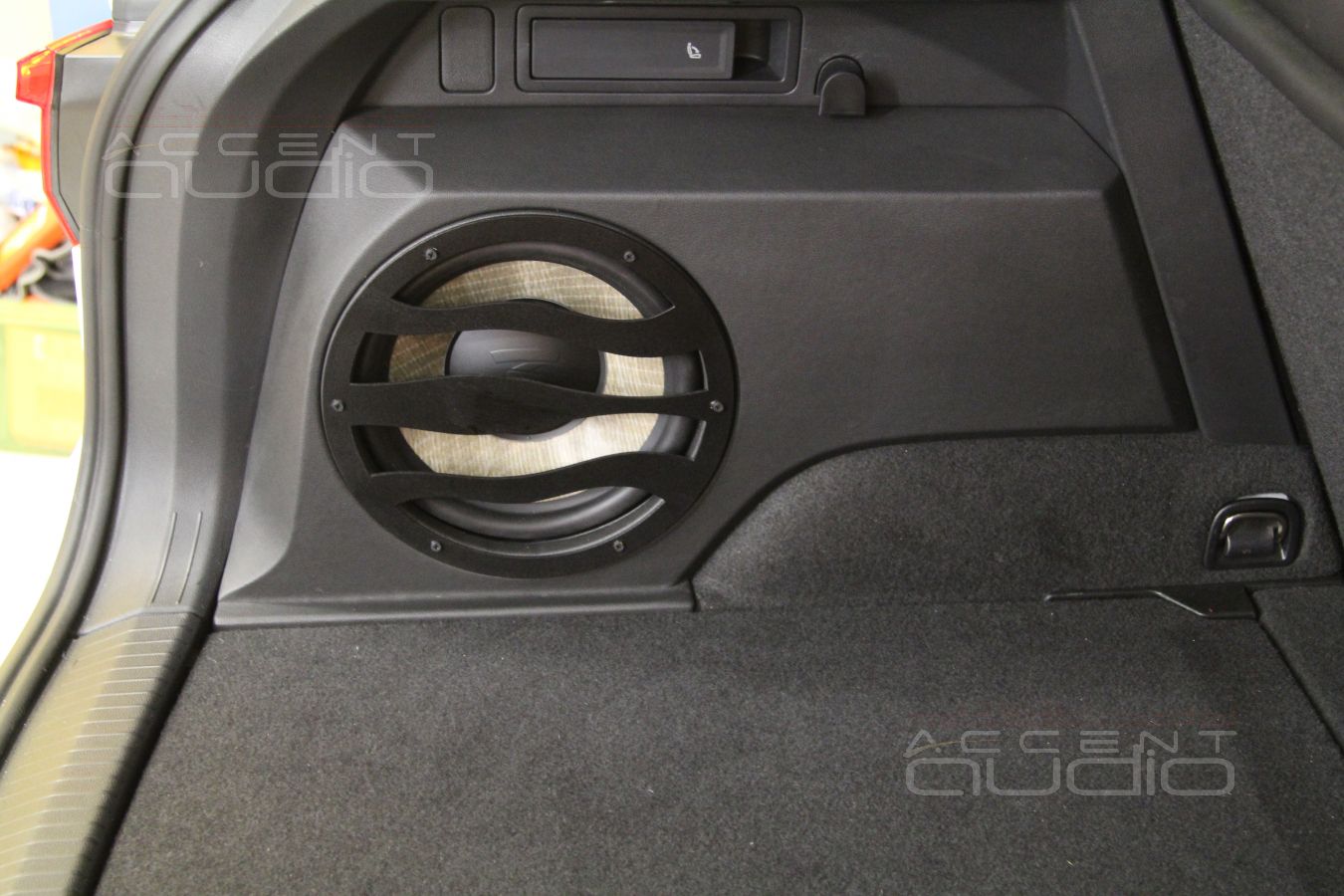 Встроенный сабвуфер в новом Тигуане