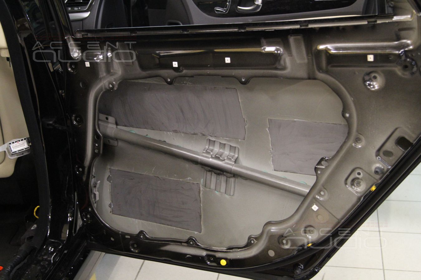 Аудиоподготовка дверей и установка Morel Elate Titanium MW6