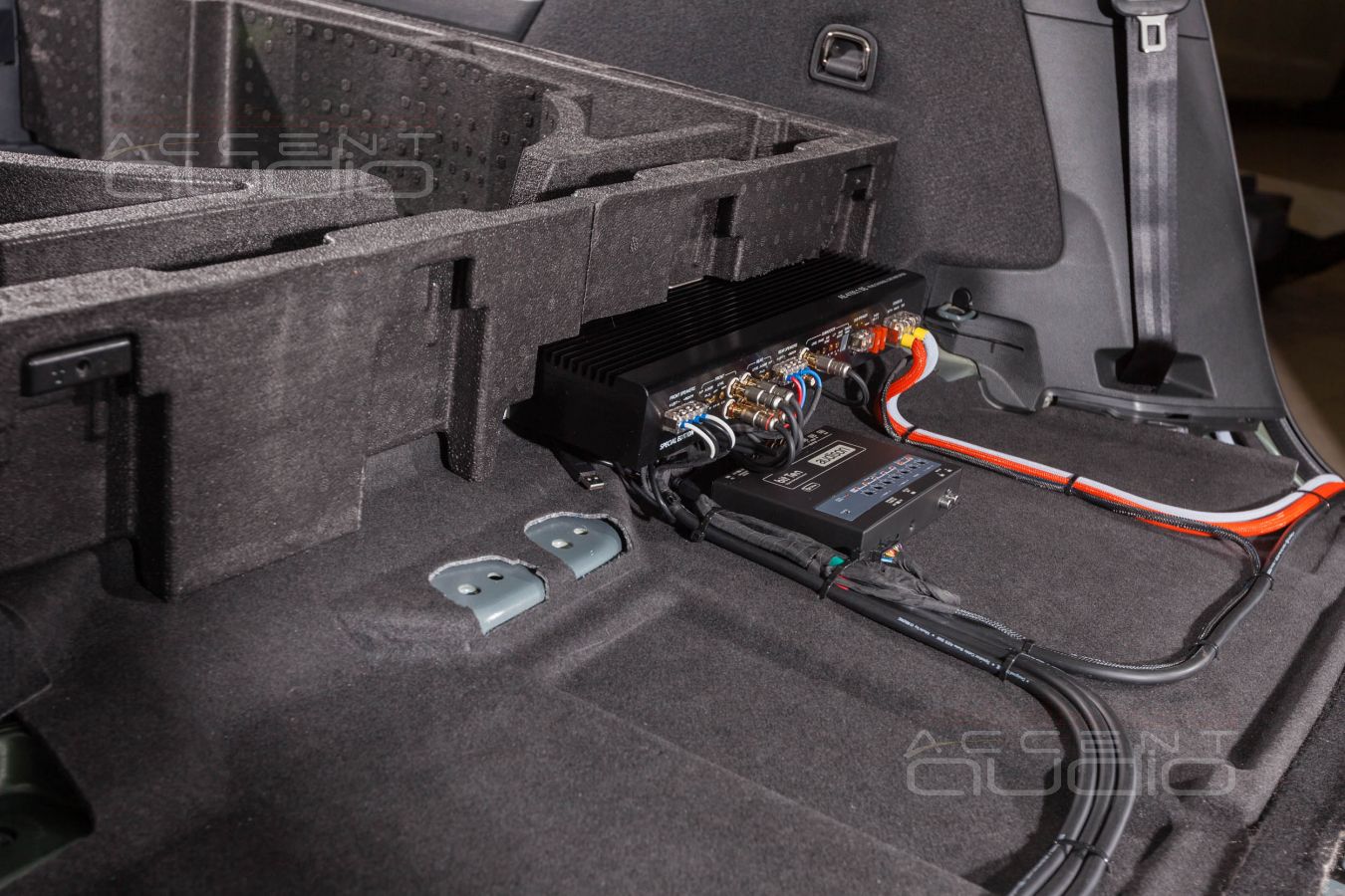 Установка усилителя и аудиопроцессора в Skoda KODIAQ