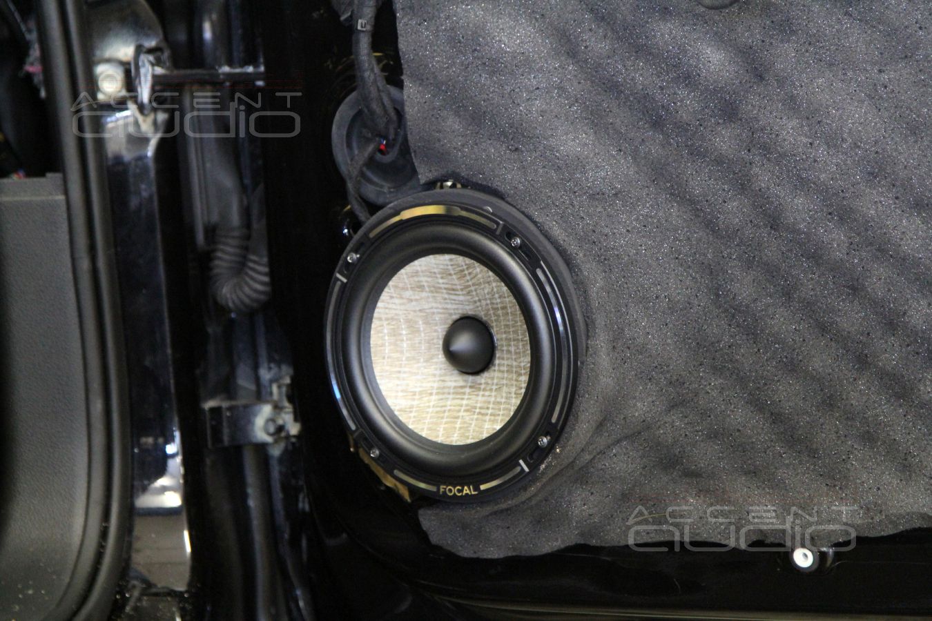 Установка акустики: мидбасы Focal Flax и аудиоподготовка дверей