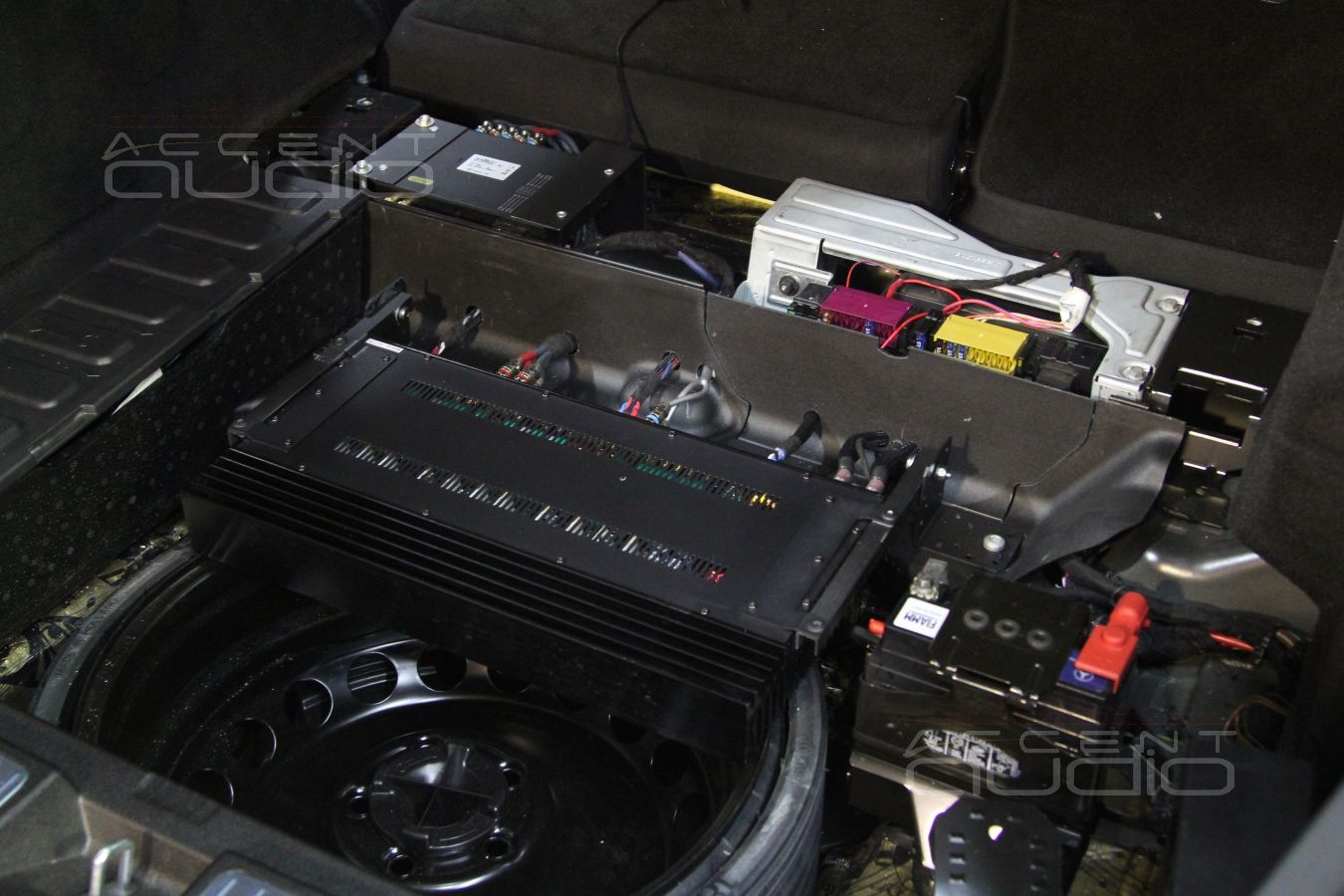 Установка аудиопроцессора Audison и пятиканального усилителя в Mercedes GLK 2014