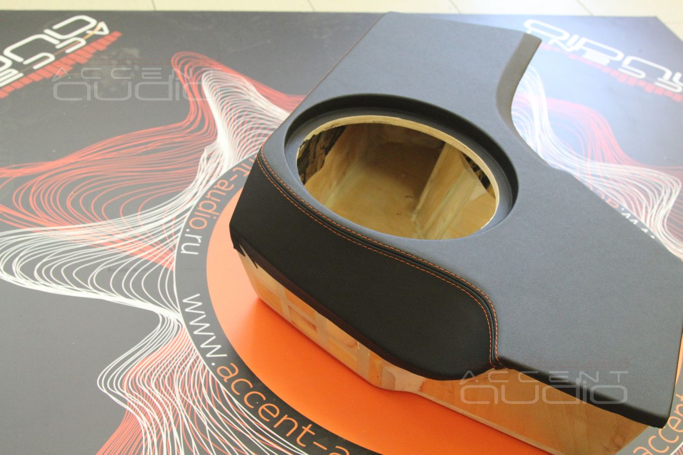 Фирменный сабвуфер с новой, оранжевой отстрочкой под Оранжевое настроение