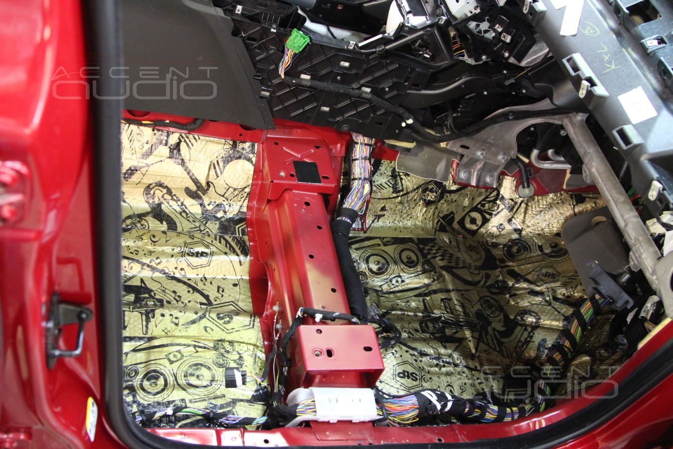 Установка аудиопроцессора и усилителя в RangeRover Evoque