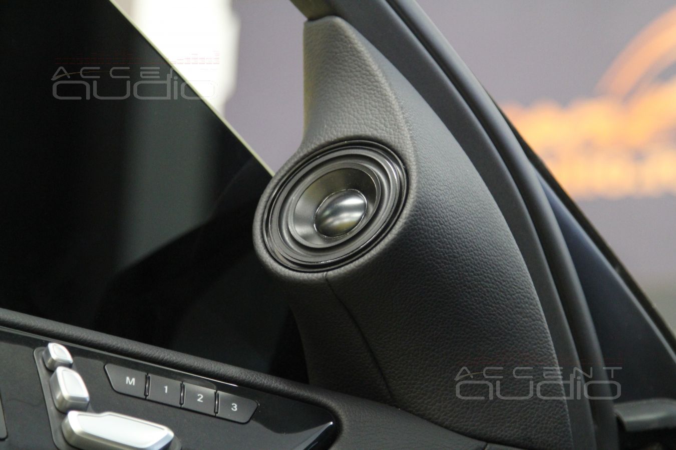 Широкополосный твитер или СЧ-ВЧ излучатель Ground Zero 60SQX в штатных местах Mercedes-Benz GLS