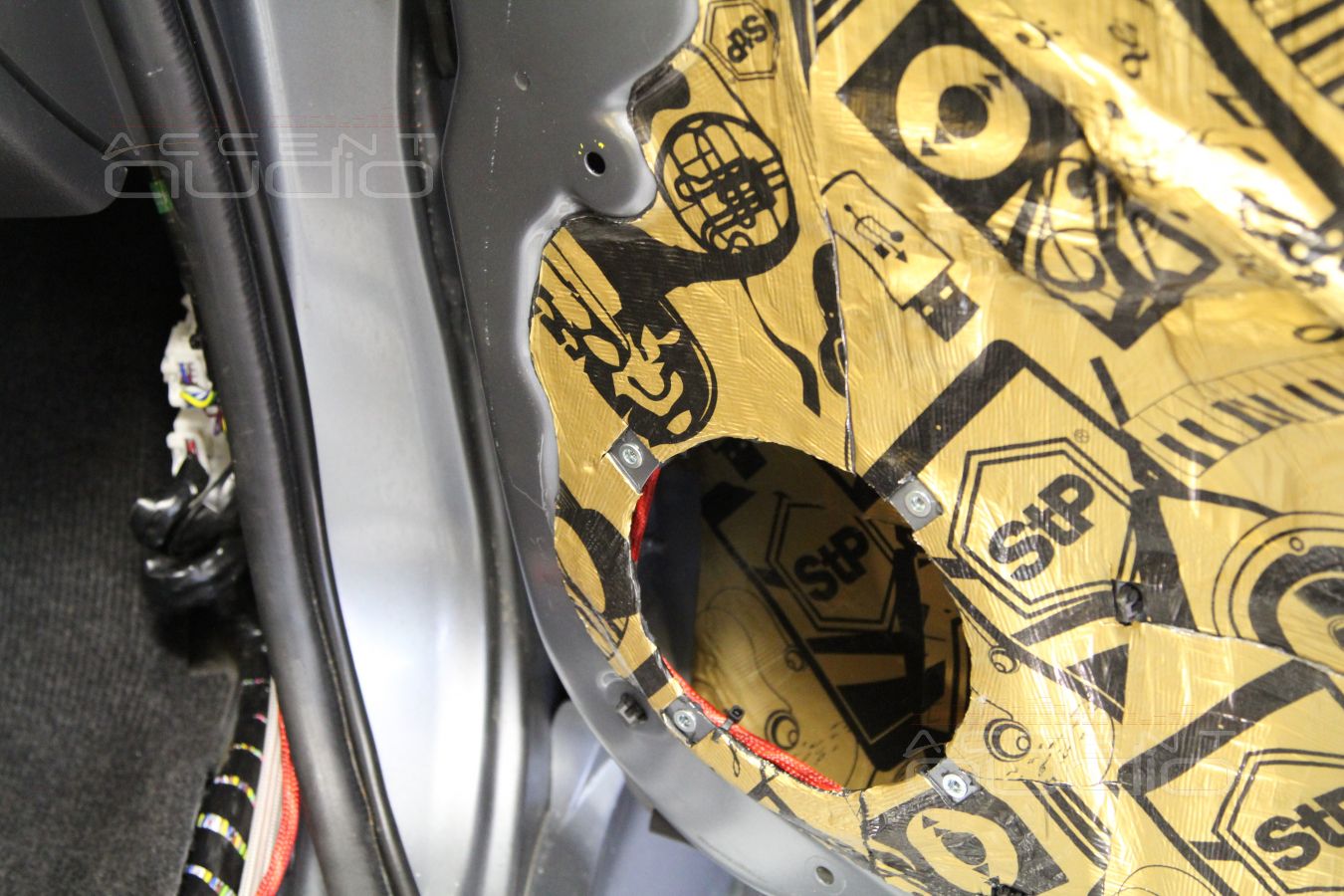 Аудиоподготовка дверей Mitsubishi Pajero Sport