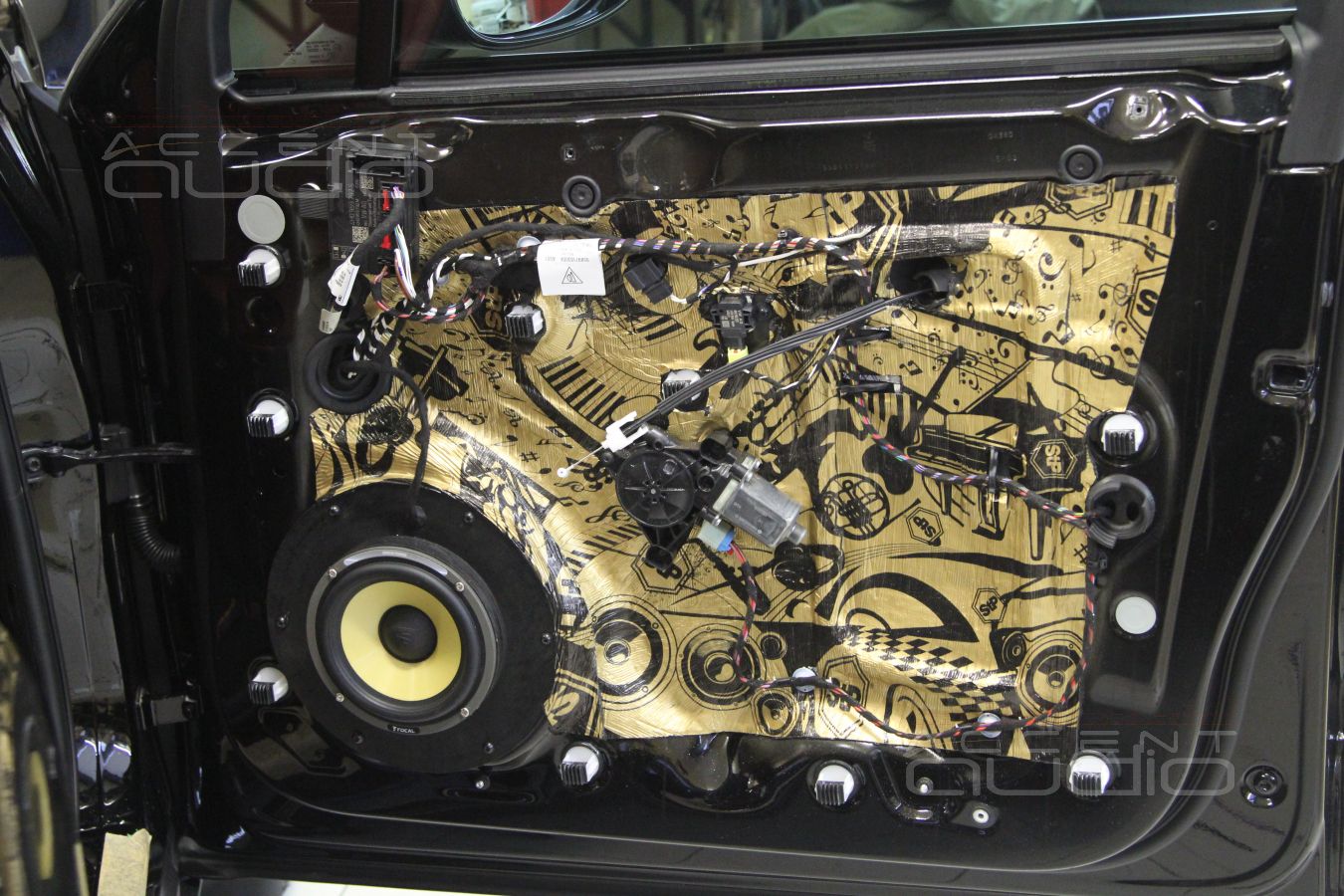 Установка мидбасов 