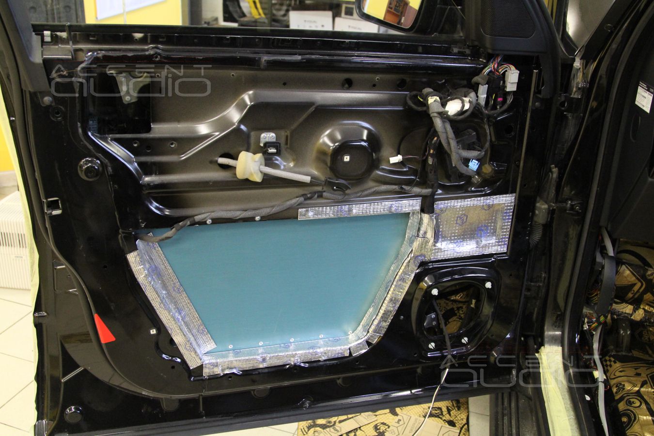 Аудиоподготовка дверей Range Rover Vogue