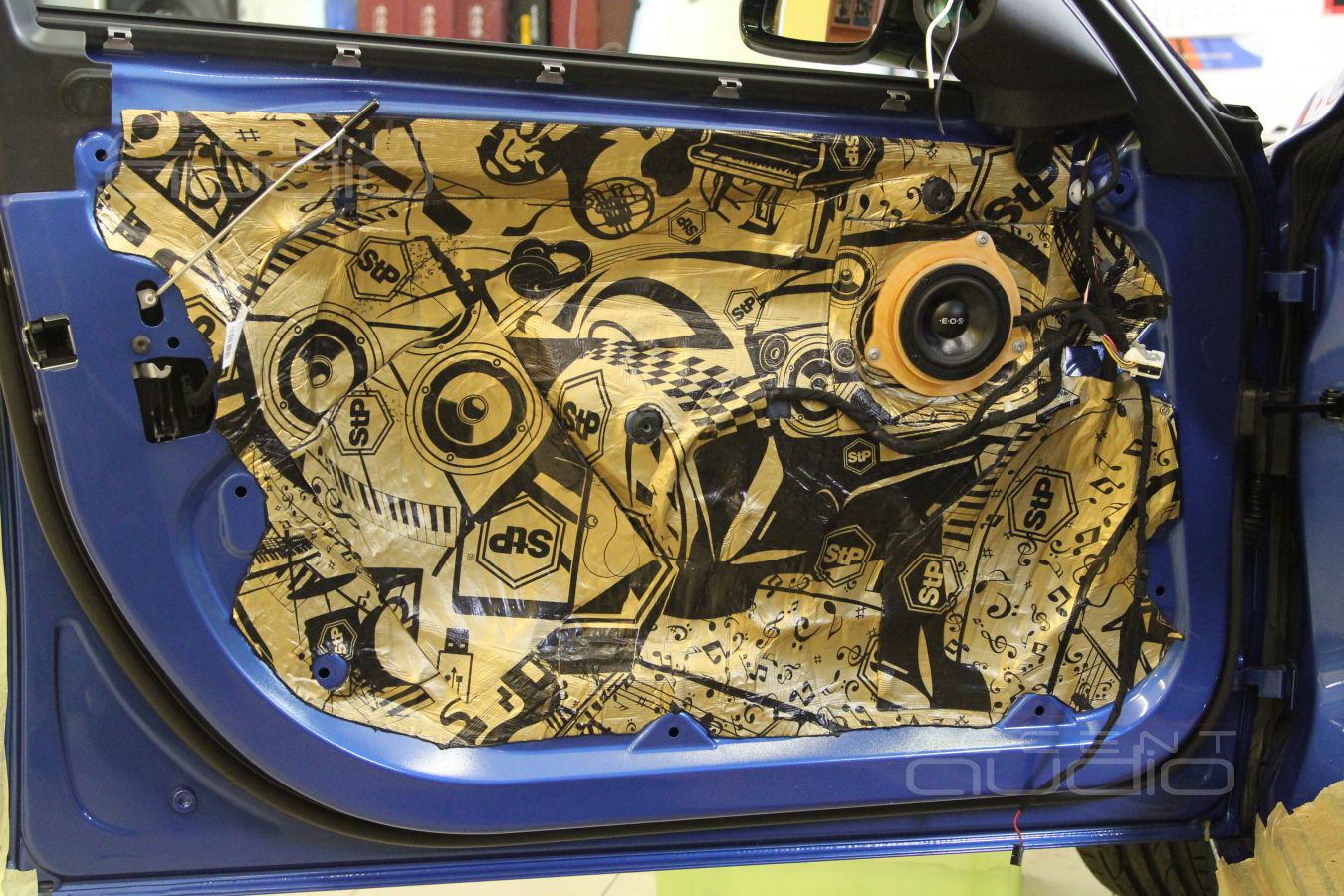 Установка среднечастотников E.O.S MD-75 в штатные места BMW F30