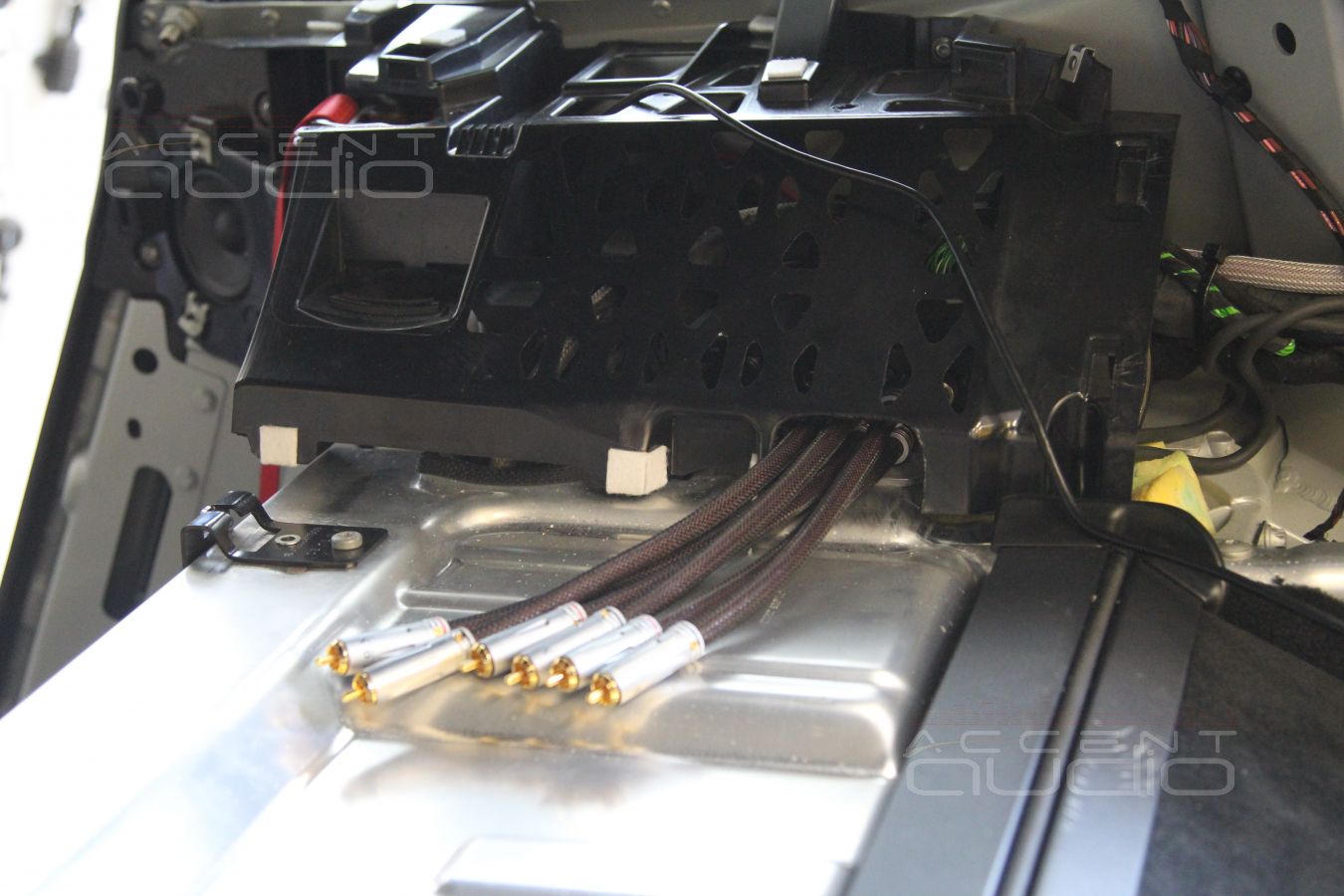 Подключение и установка аудиопроцессора Helix DSP PRO MK2 в Mercedes-Benz GT