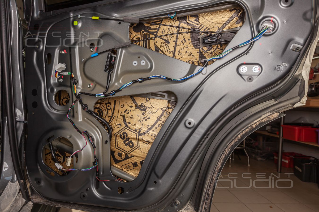 Аудиоподготовка дверей, жесткость и установка акустики Focal Flax в Mitsubishi Pajero Sport