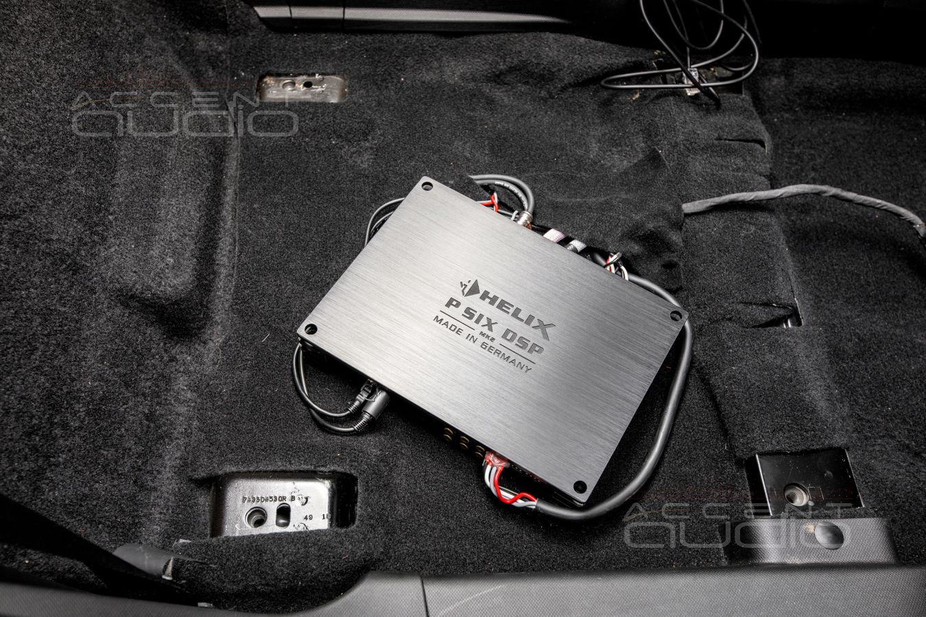 Установка усилителей Helix и Focal в Smart Fortwo 