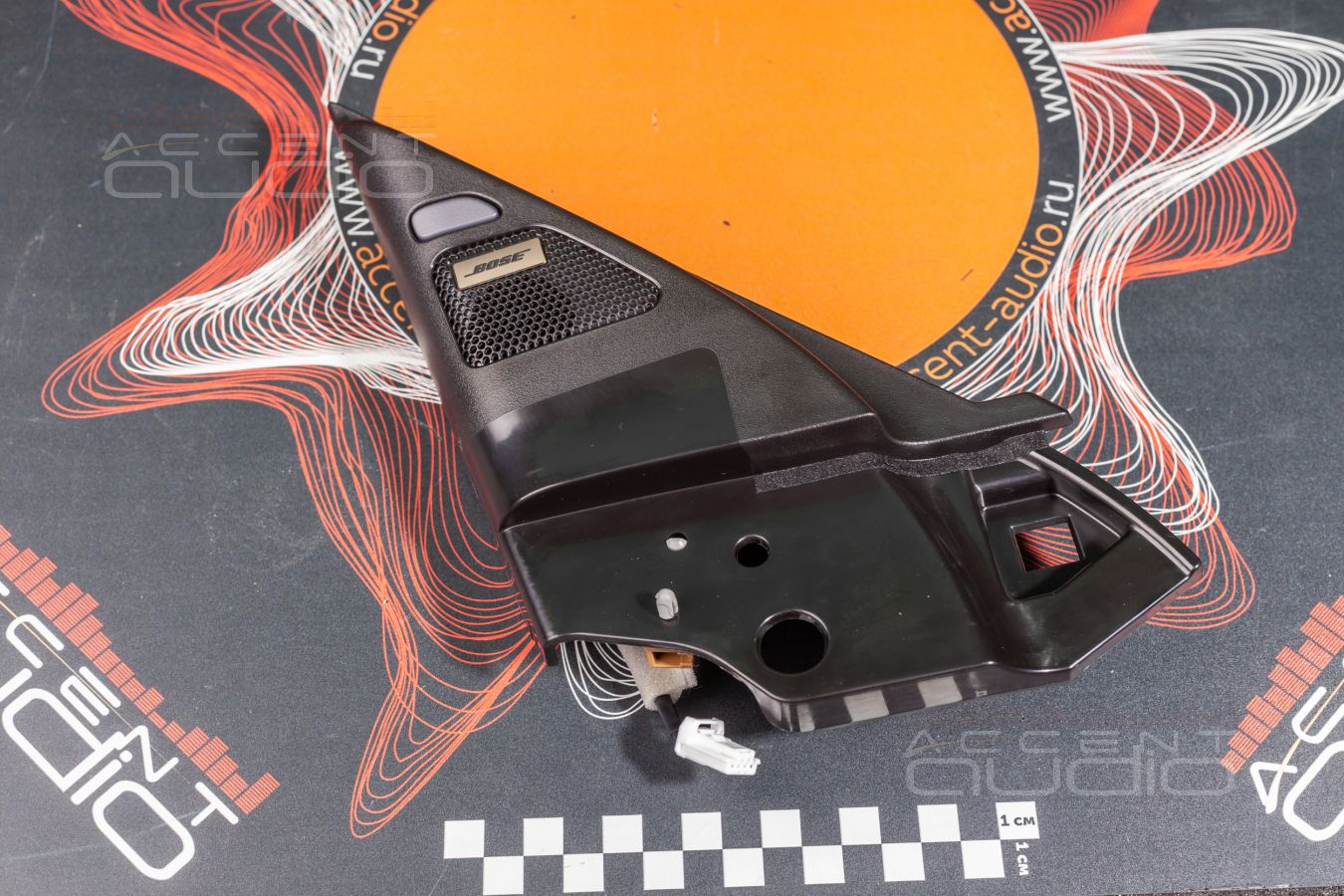 Установка акустики: подиумы под твитеры BRAX GL1 для Infiniti QX80