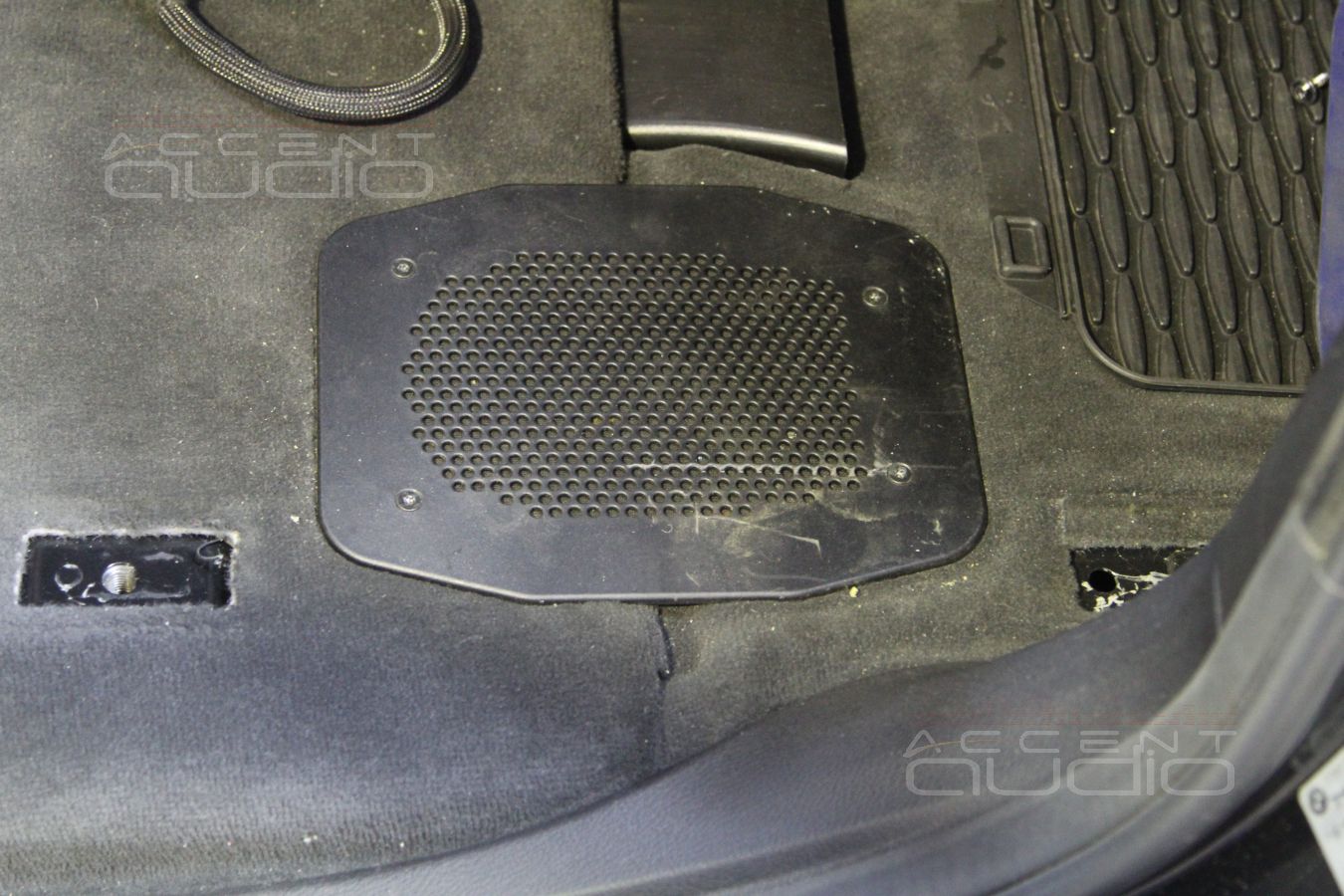 Установка мидбасов Eton B150 USB в BMW X5