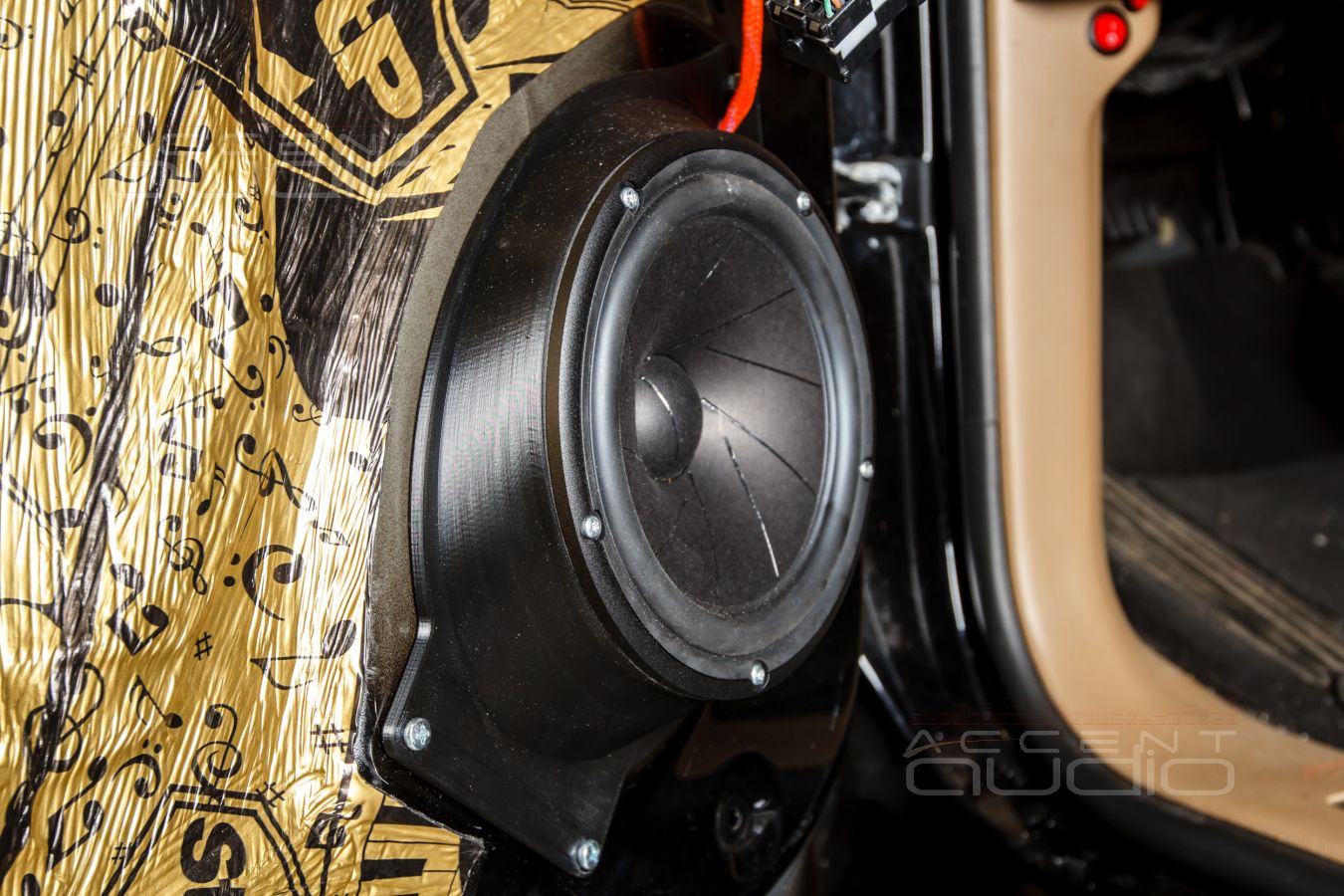 Аудиоподготовка дверей и установка мидбасов ScanSpeak в Cadillac Escalade