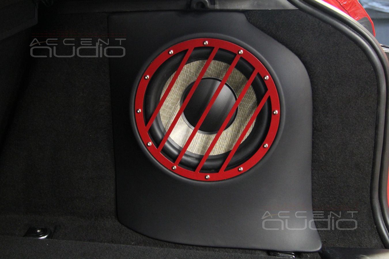 Сабвуфер стелс в RangeRover Evoque