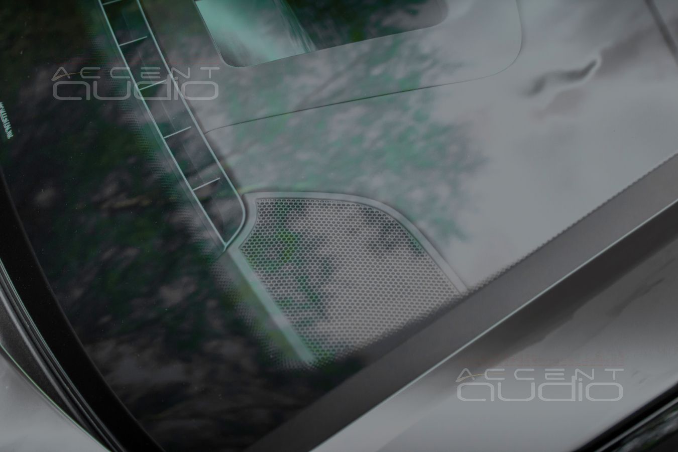 Монтаж среднечастотных динамиков в Porsche Panamera – штатно, но идеально