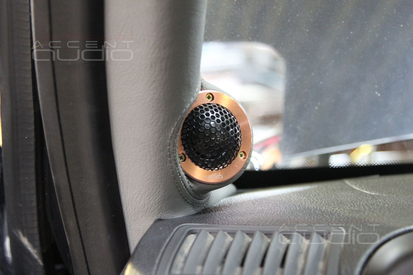 Установка твитеров в стойки Hummer H3