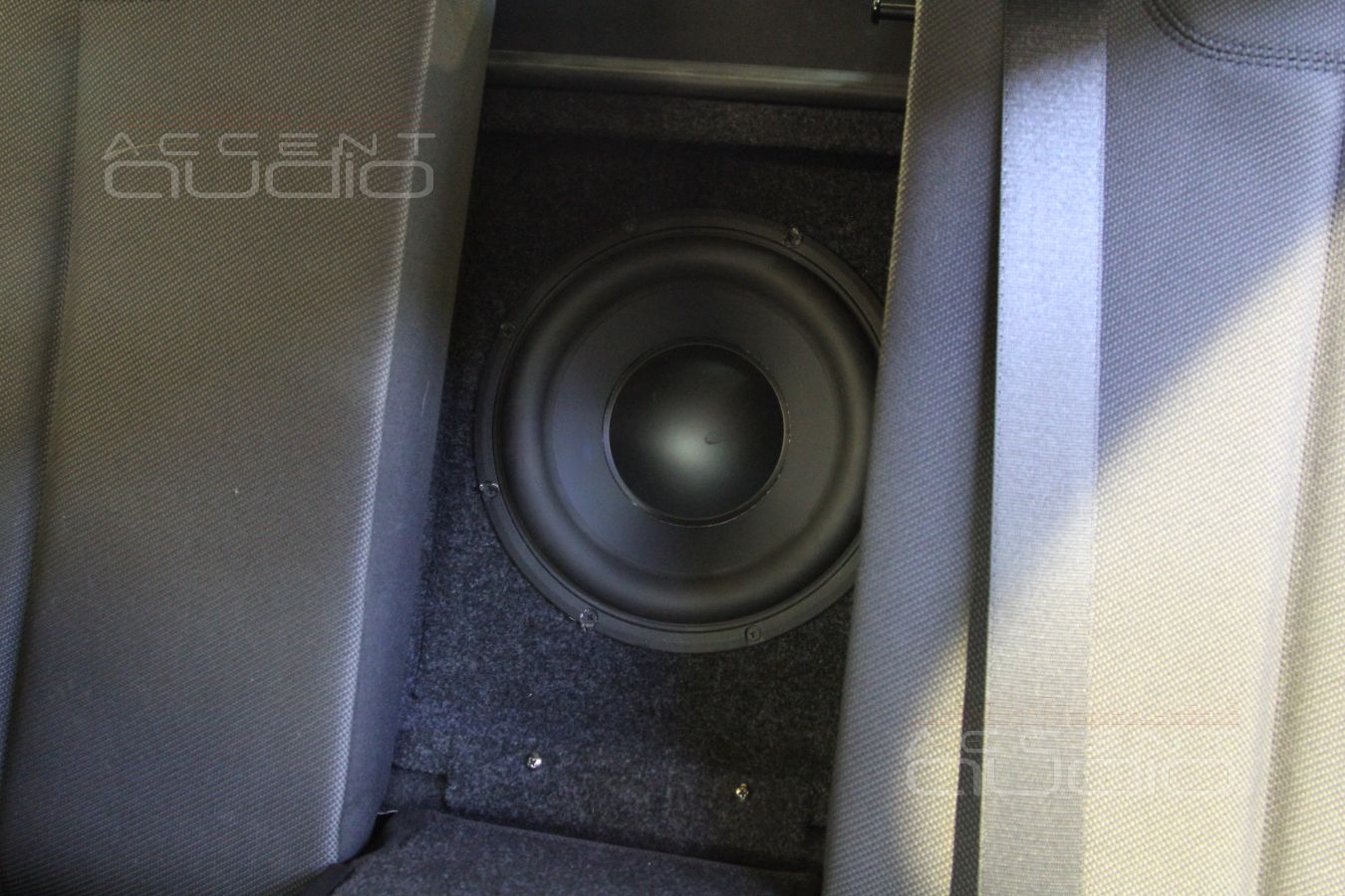 Варианты скрытого размещения сабвуферов в BMW F30