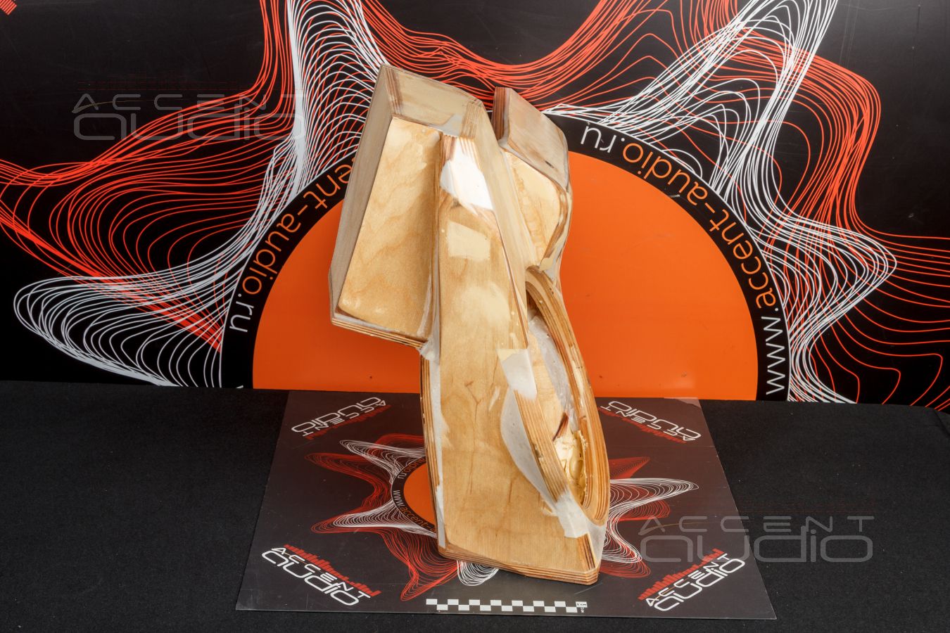 Update: новинка для Gelandewagen без Burmester – полная интеграция сабвуфера