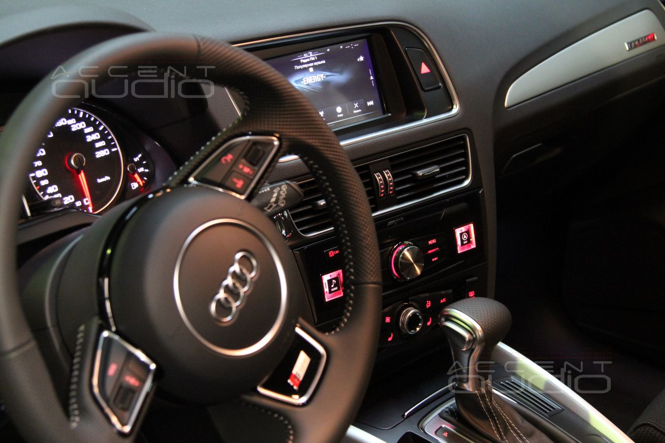 Альтернативная магнитола от Alpine в Audi Q5