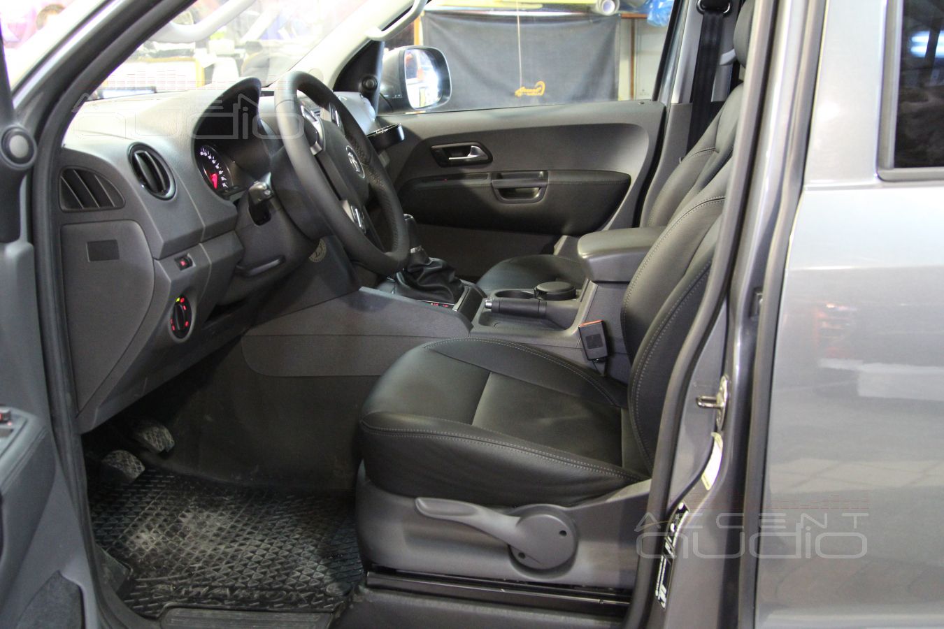 Volkswagen Amarok - доводим до ума: мультимедиа, пошив салона