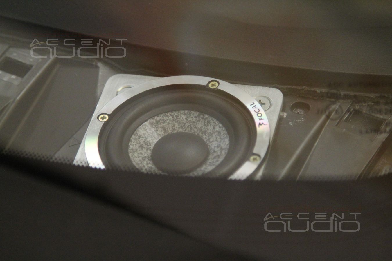 Установка среднечастотных динамиков Focal Utopia Be Midrange 3W2 в Infiniti Q50