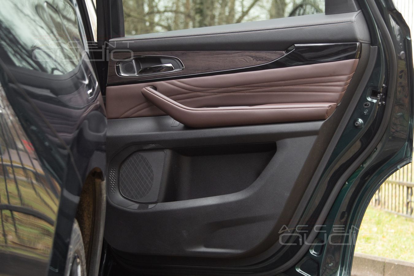 Коротко о тыловой акустике в Exeed и её обновлении