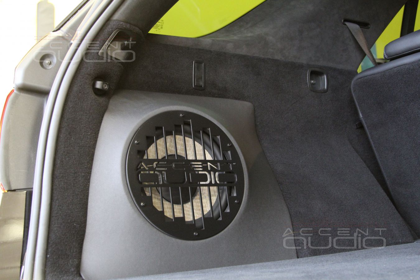 Mercedes-Benz GLE: Сабвуфер-стелс в очередной раз… из дерева