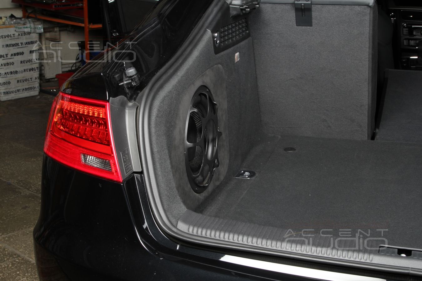 Просто сабвуфер в левом крыле Audi A5 S-Line