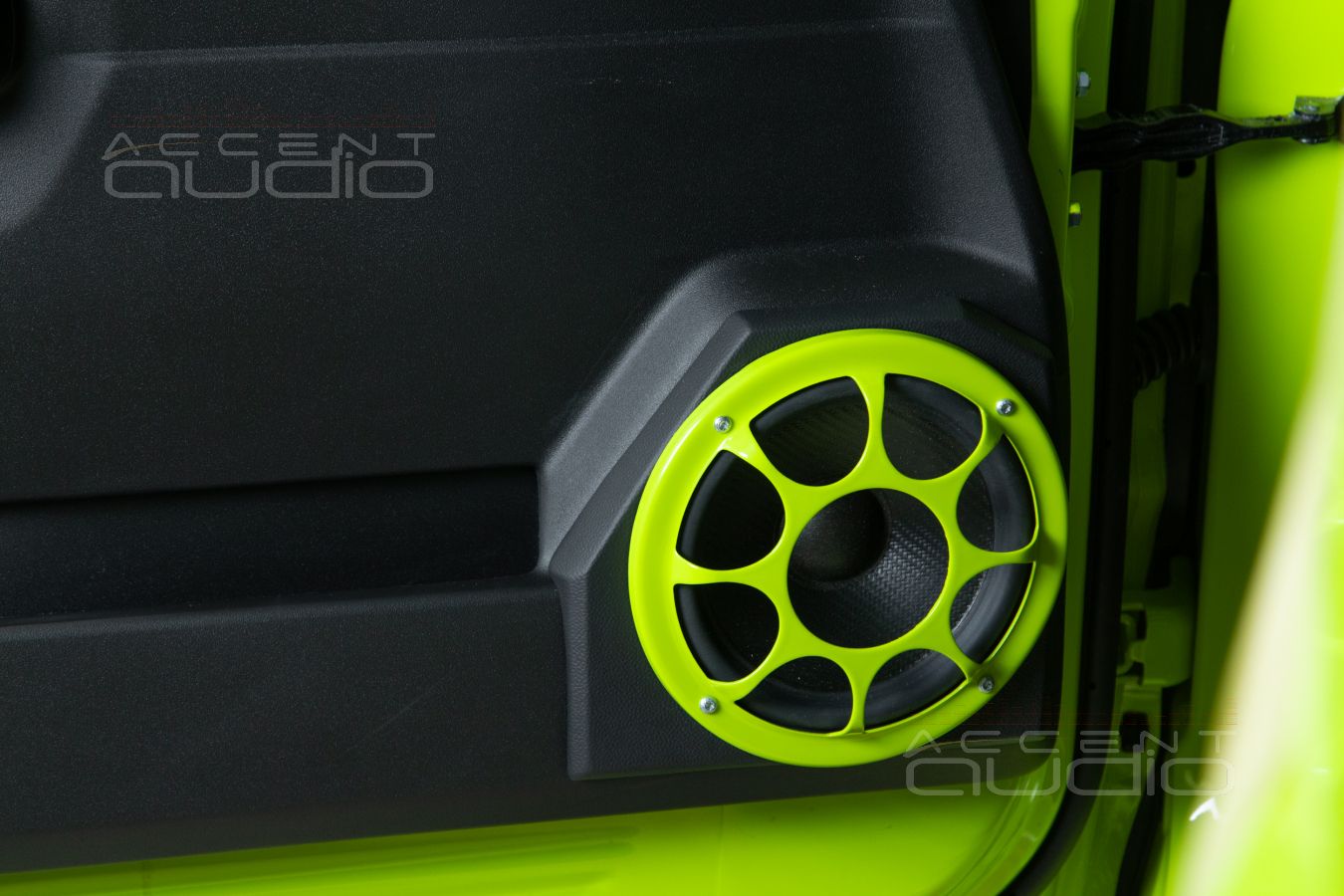 ИГРАЮЩИЕ 165мм немецкие динамики SOAudio в новом Jimny