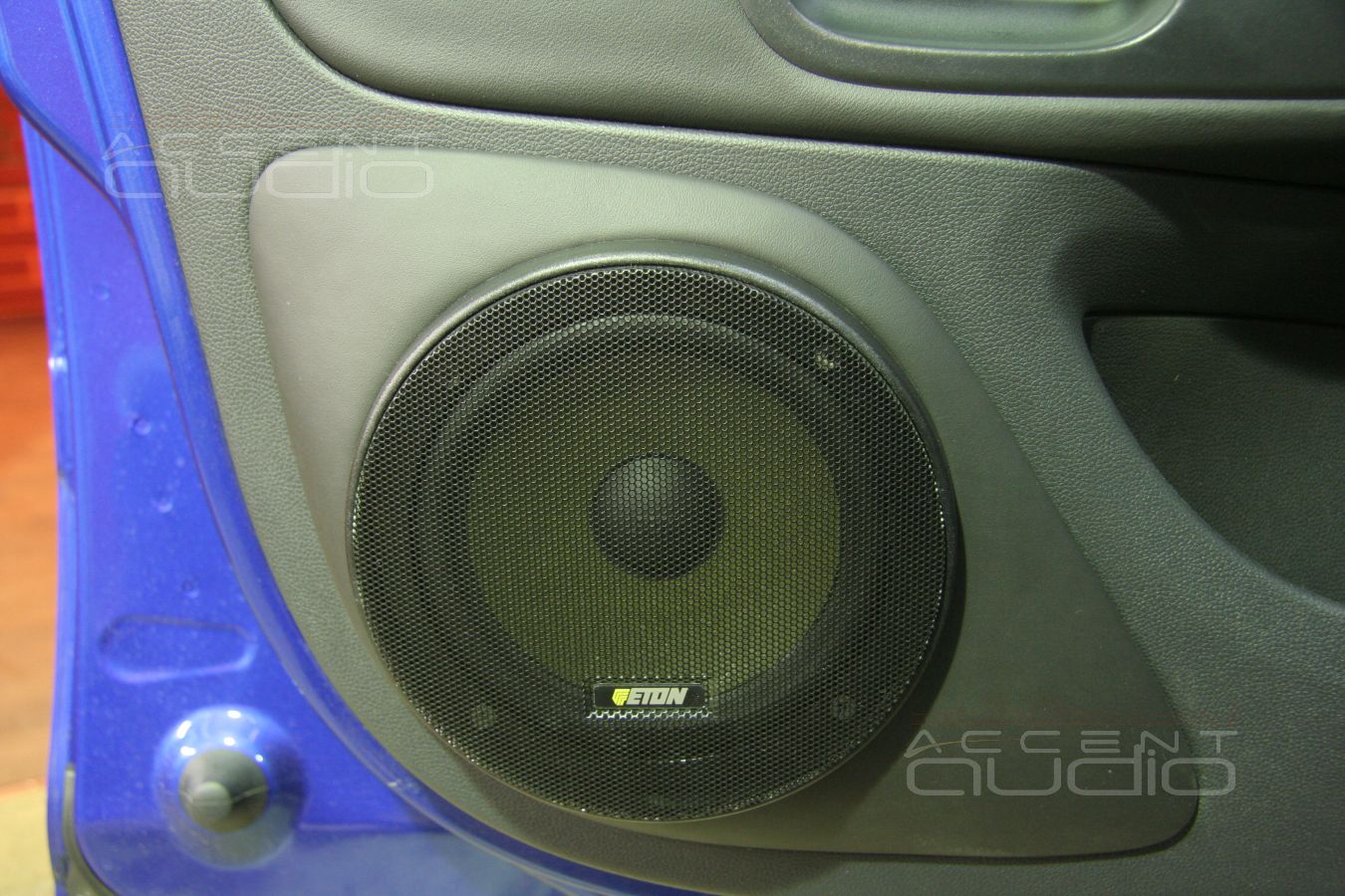 Установка мидбасов Eton A1 в SKODA Octavia RS