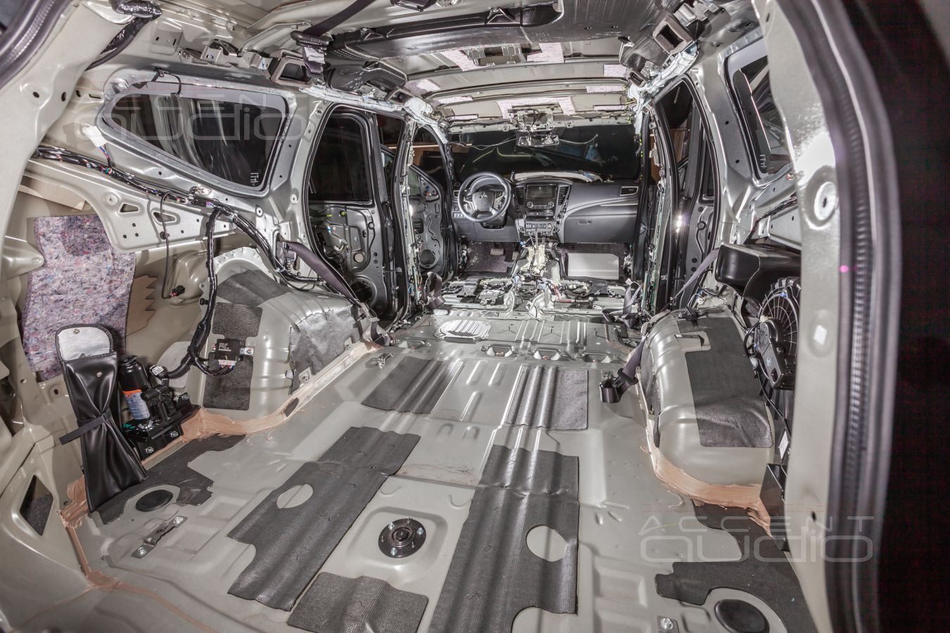 Шумоизоляция – обязательная процедура для Mitsubishi Pajero Sport