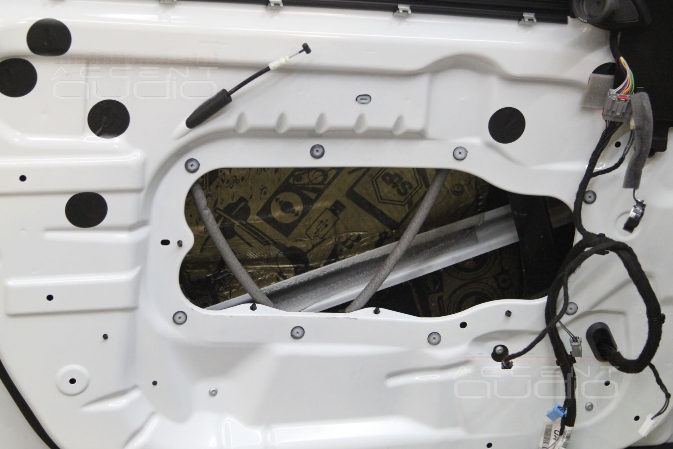 Подготовка дверей, установка акустики Focal