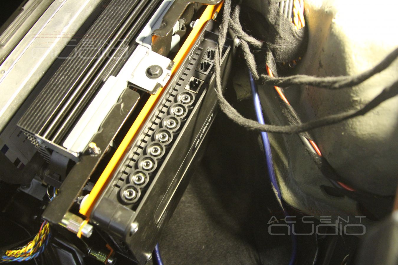 Установка процессора Audison Bit One в BMW X5