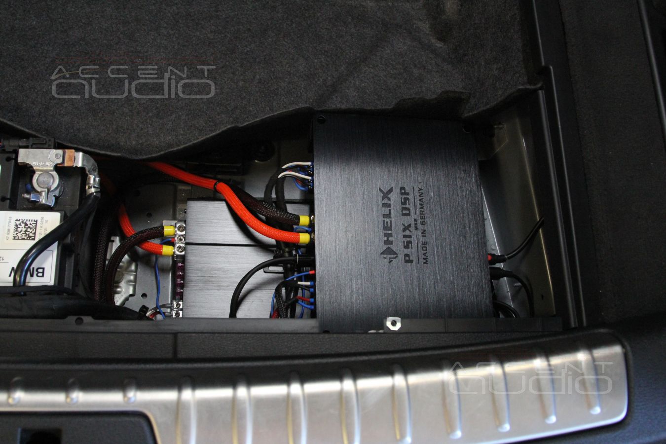 Усилители в BMW X6 можно разместить компактно !