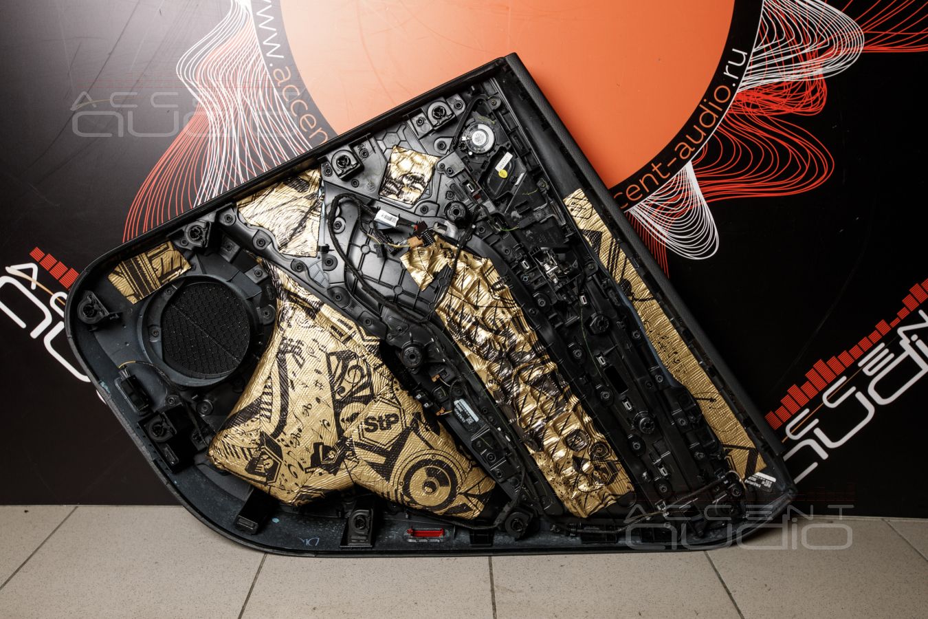 Коротко про тыловую акустику в Audi Q5