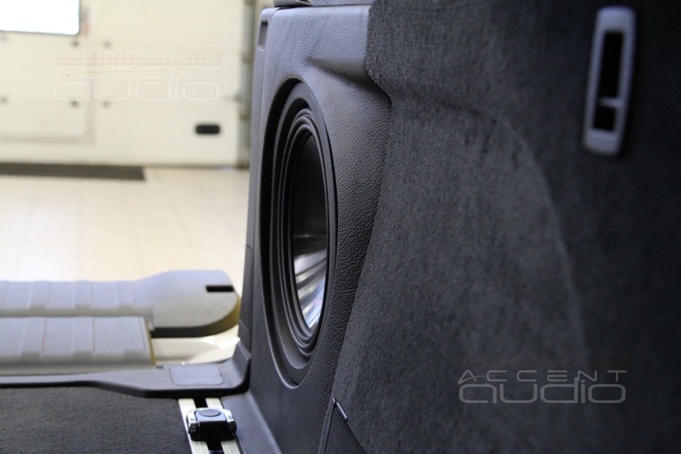 Сабвуферный усилитель в BMW X5