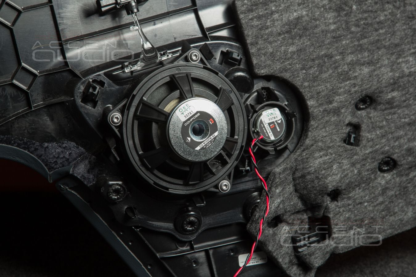 Тыловая акустика Helix Ci3 K100.2FM-S3 в Porsche 911