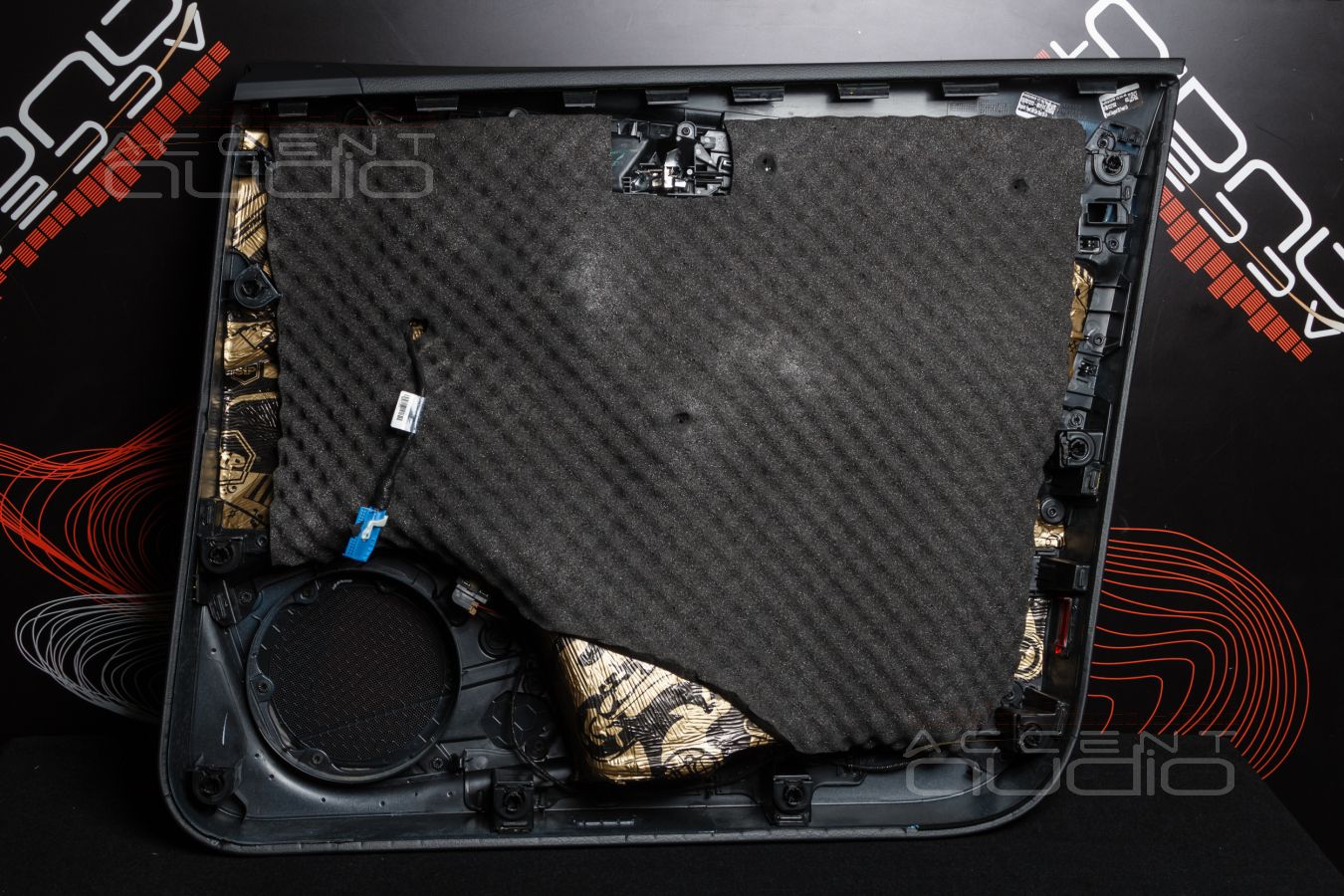 Шумоизоляция\Аудиоподготовка дверей и установка новой акустики SOAudio в Audi Q5