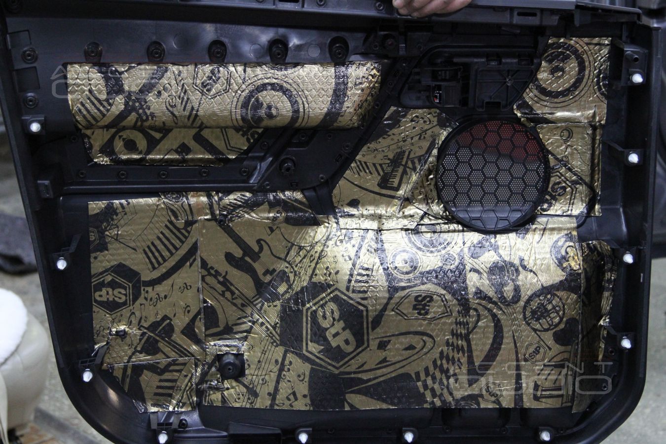 Замена акустики и шумоизоляция для Freelander 2