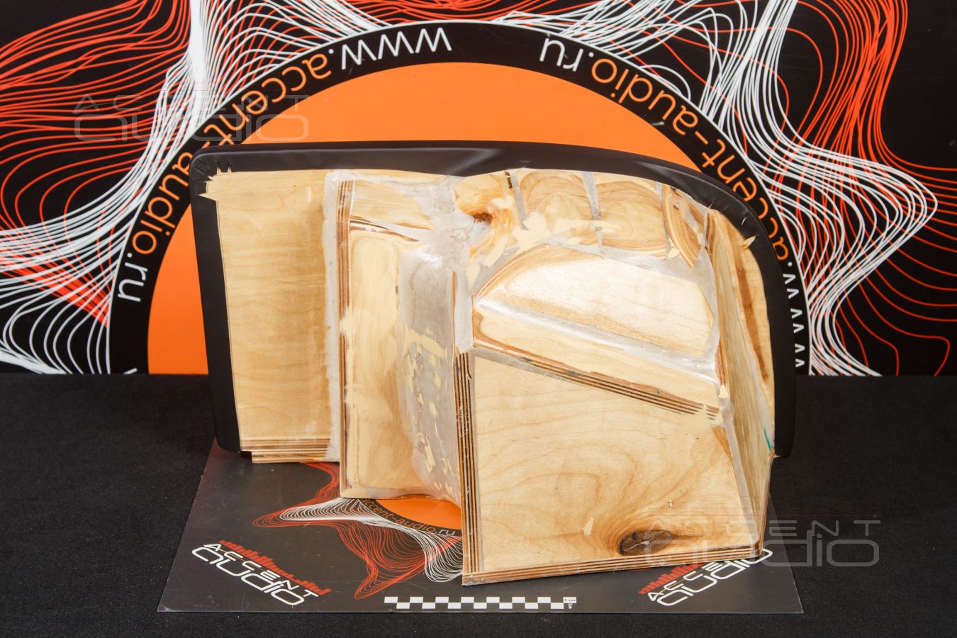 Звук Стиль Бас Focal – фирменный сабвуфер-стелс специально для Mercedes CLS