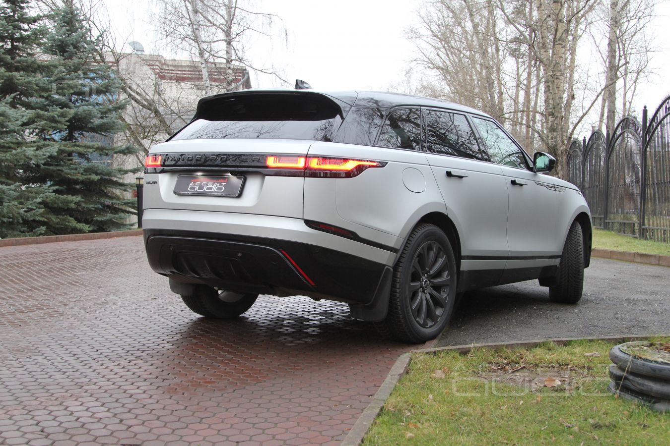 Разбираемся с заводскими системами в разных комплектациях Range Rover Velar