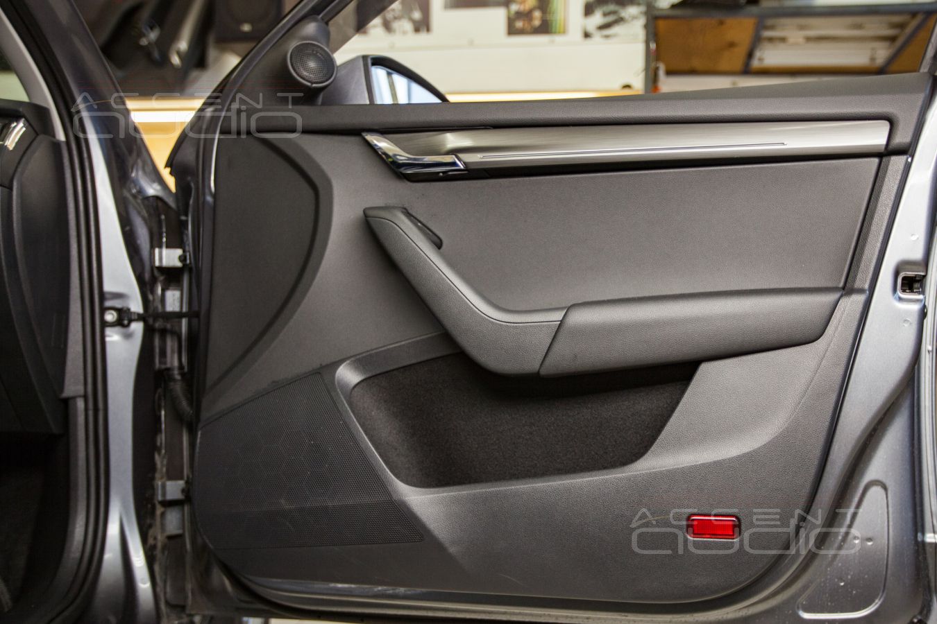 Аудиоподготовка дверей и установка мидбасов SOAudio SO165/38 в Skoda Octavia A7