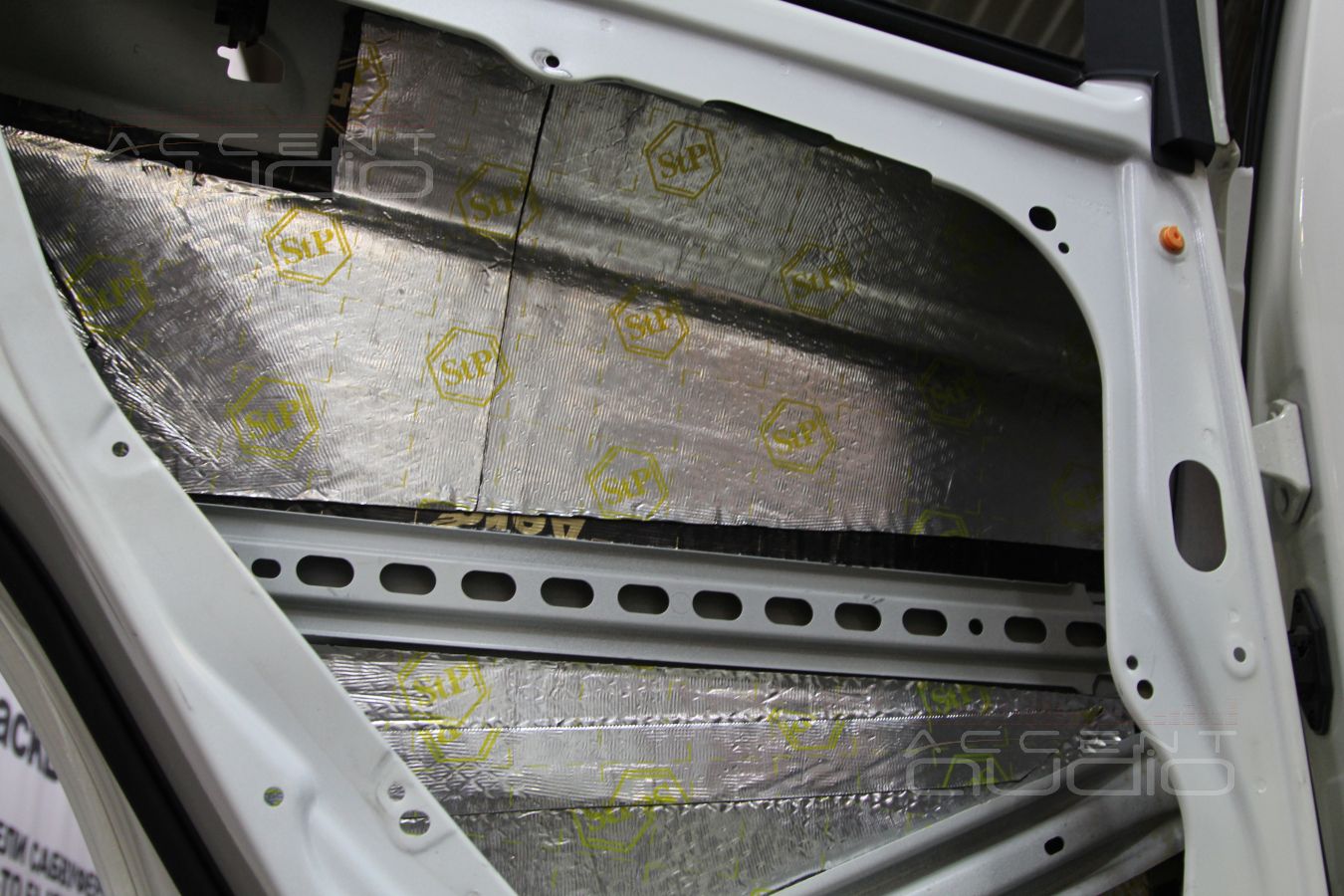 Шумоизоляция дверей Mercedes GLK