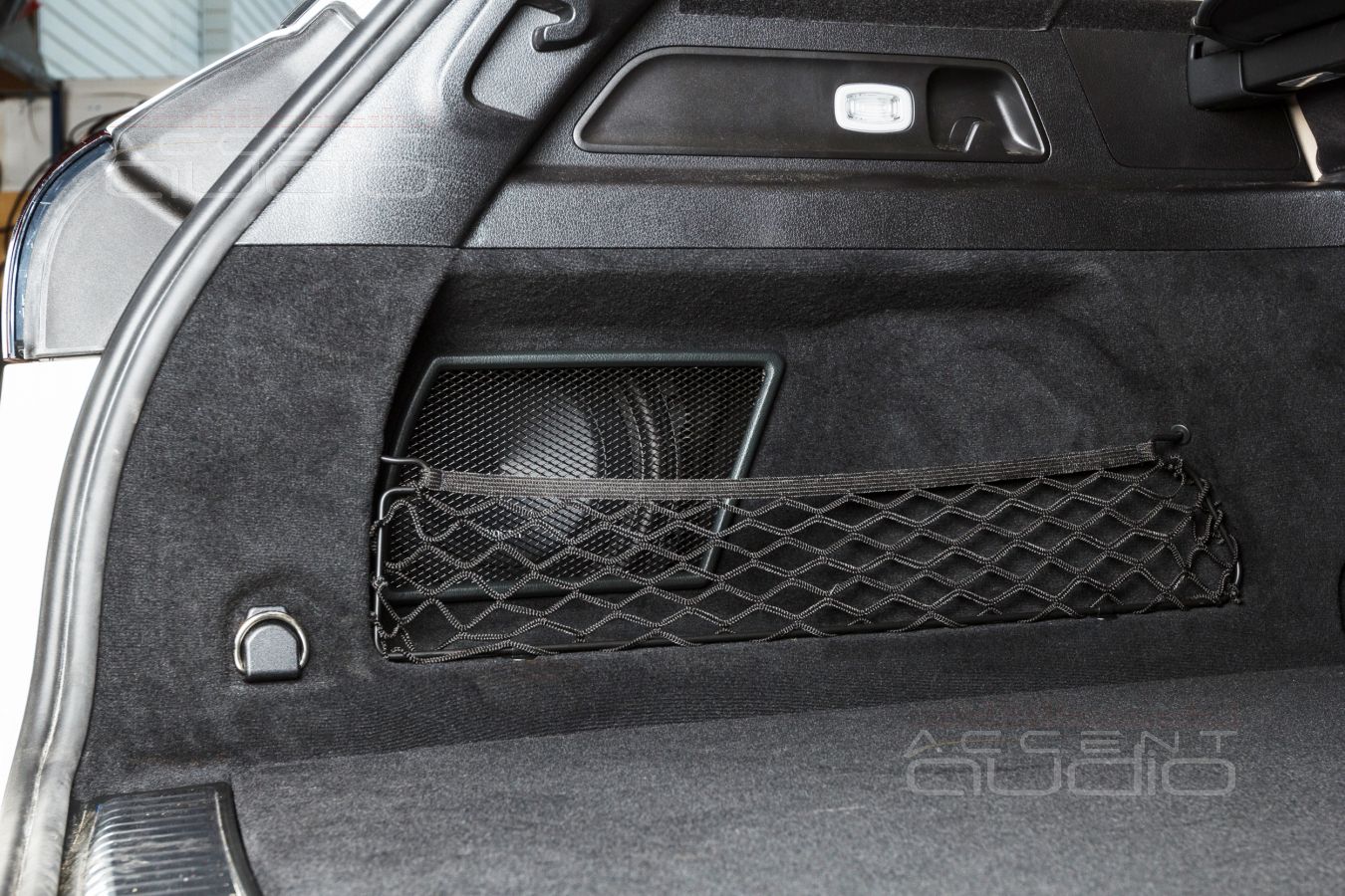 Интеграция полноценного сабвуфера в новый Mercedes-Benz GLE – штатно!